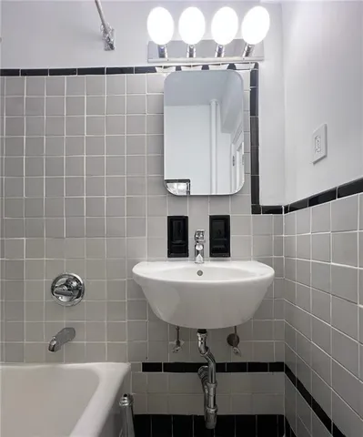 $245,000 | 224 Highland Boulevard, Unit 611 | Highland Park