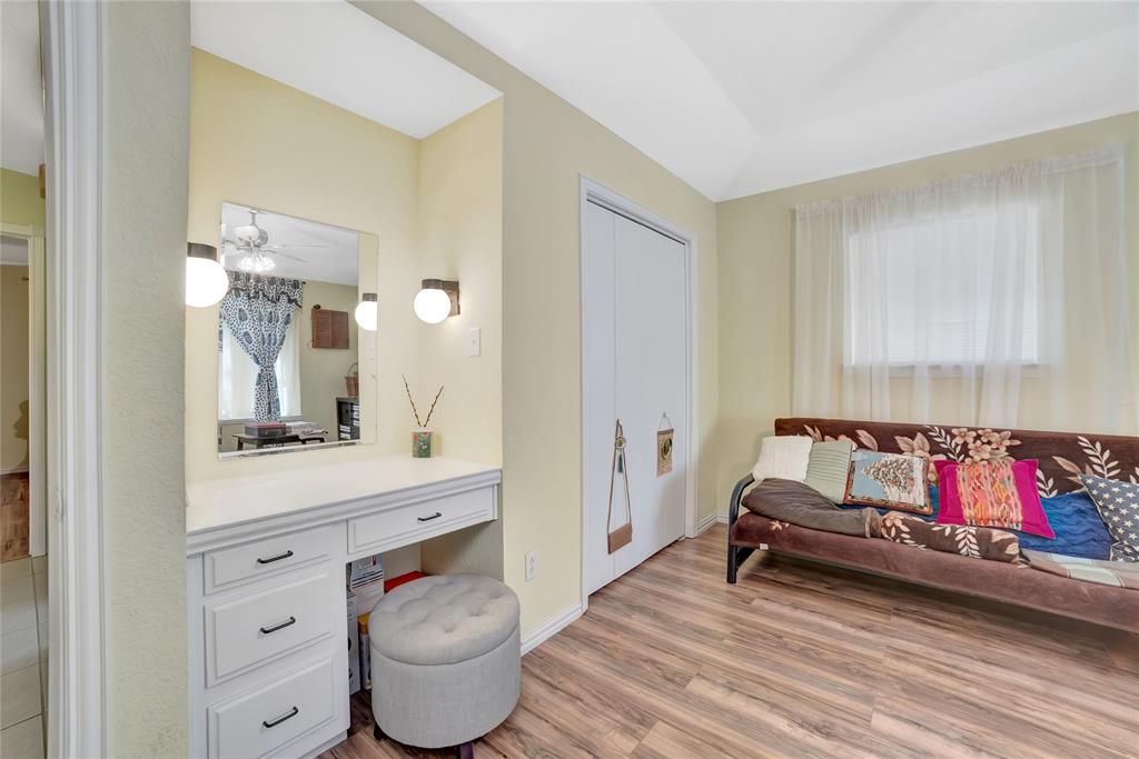 6021 Sycamore Creek Road Edgecliff Village, TX 76134 - Photo 20 of 37 a living room with furniture and a wooden floor