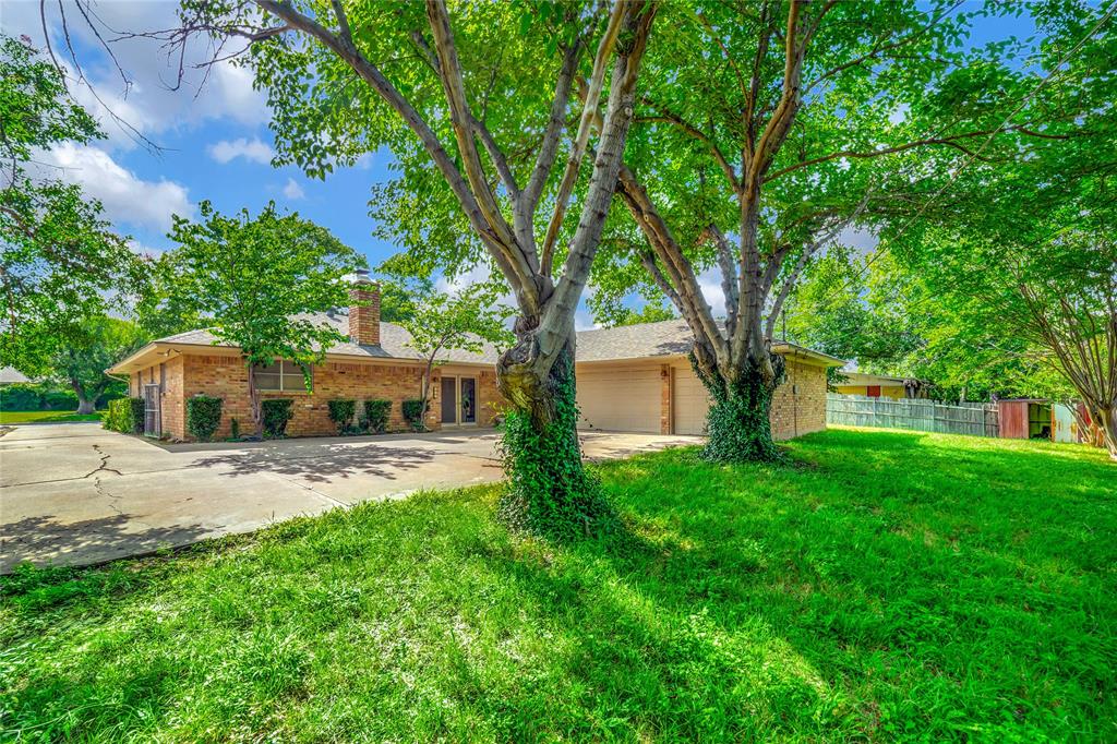 6021 Sycamore Creek Road Edgecliff Village, TX 76134 - Photo 5 of 37 front view of a house with a yard
