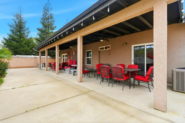 $465,000 | 2852 West Indiana, Caruthers, CA 93609