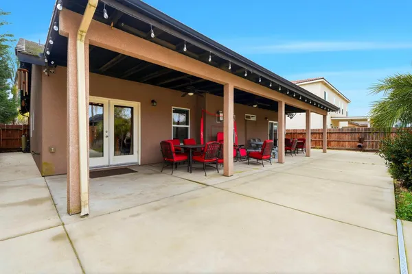 $449,000 | 2852 West Indiana, Caruthers, CA 93609