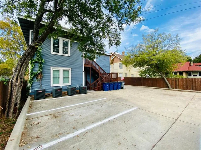 $1,395 | 4318 Junius Street, Unit 1, Dallas, TX 75246