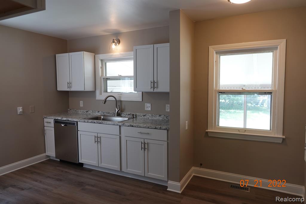 14965 Greenview Road Detroit, MI 48223 - Photo 12 of 23
