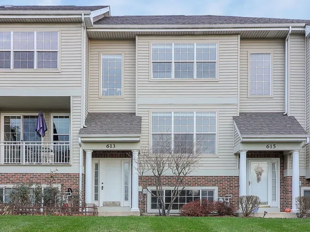 $2,900 | 613 Pheasant Trail, St. Charles, IL 60174