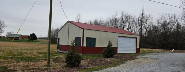 a view of a house with backyard