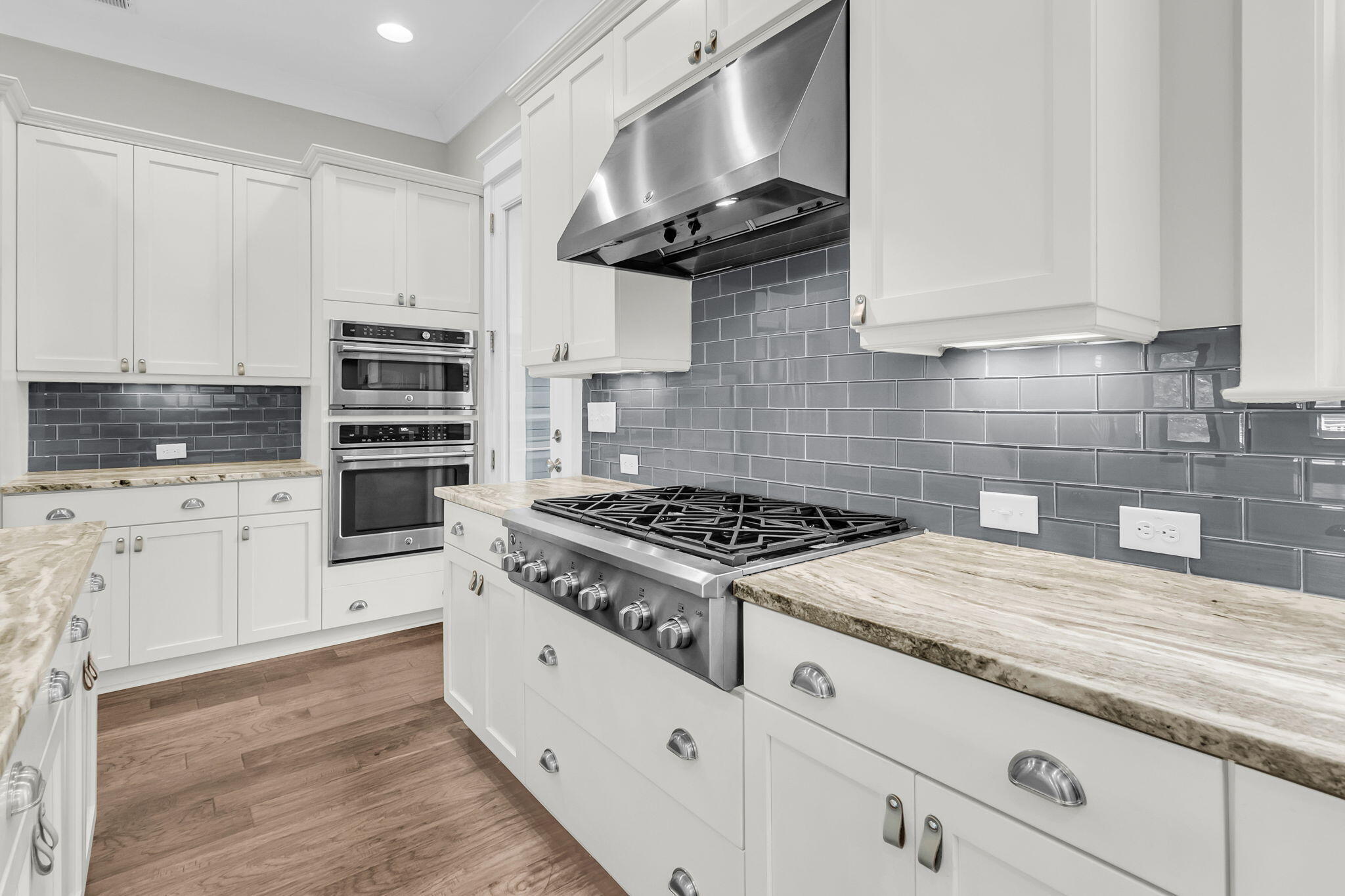 2552 Josiah Street Charleston, SC 29492 - Photo 14 of 42 Well Apointed Kitchen