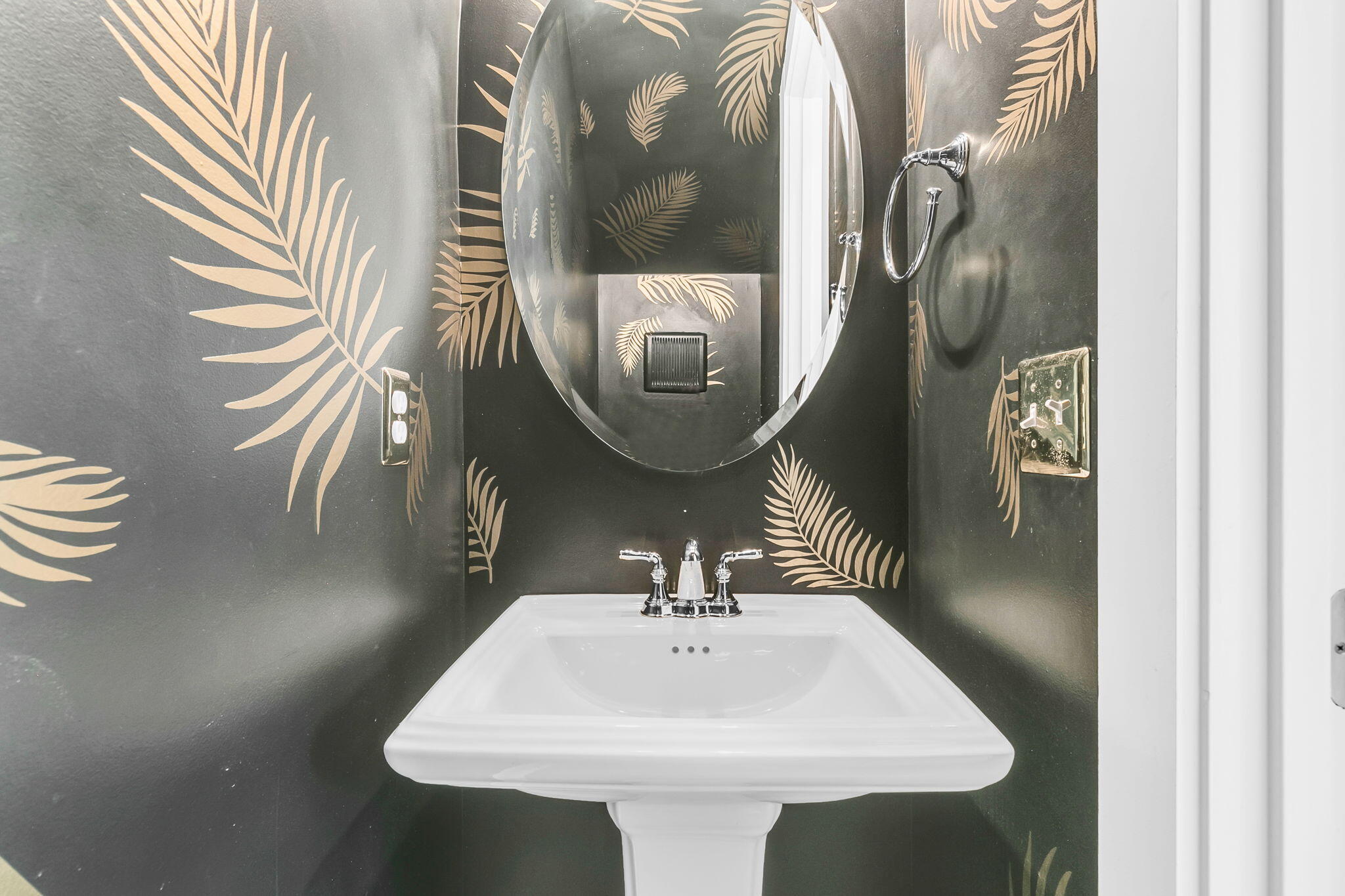 2552 Josiah Street Charleston, SC 29492 - Photo 17 of 42 Powder Room