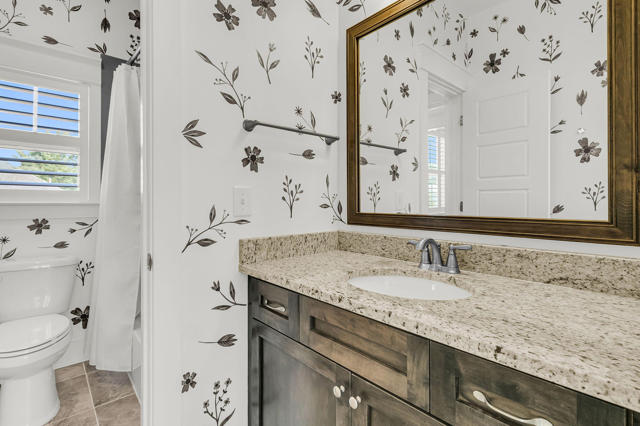 2552 Josiah Street Charleston, SC 29492 - Photo 31 of 42 Shared En Suite Bath