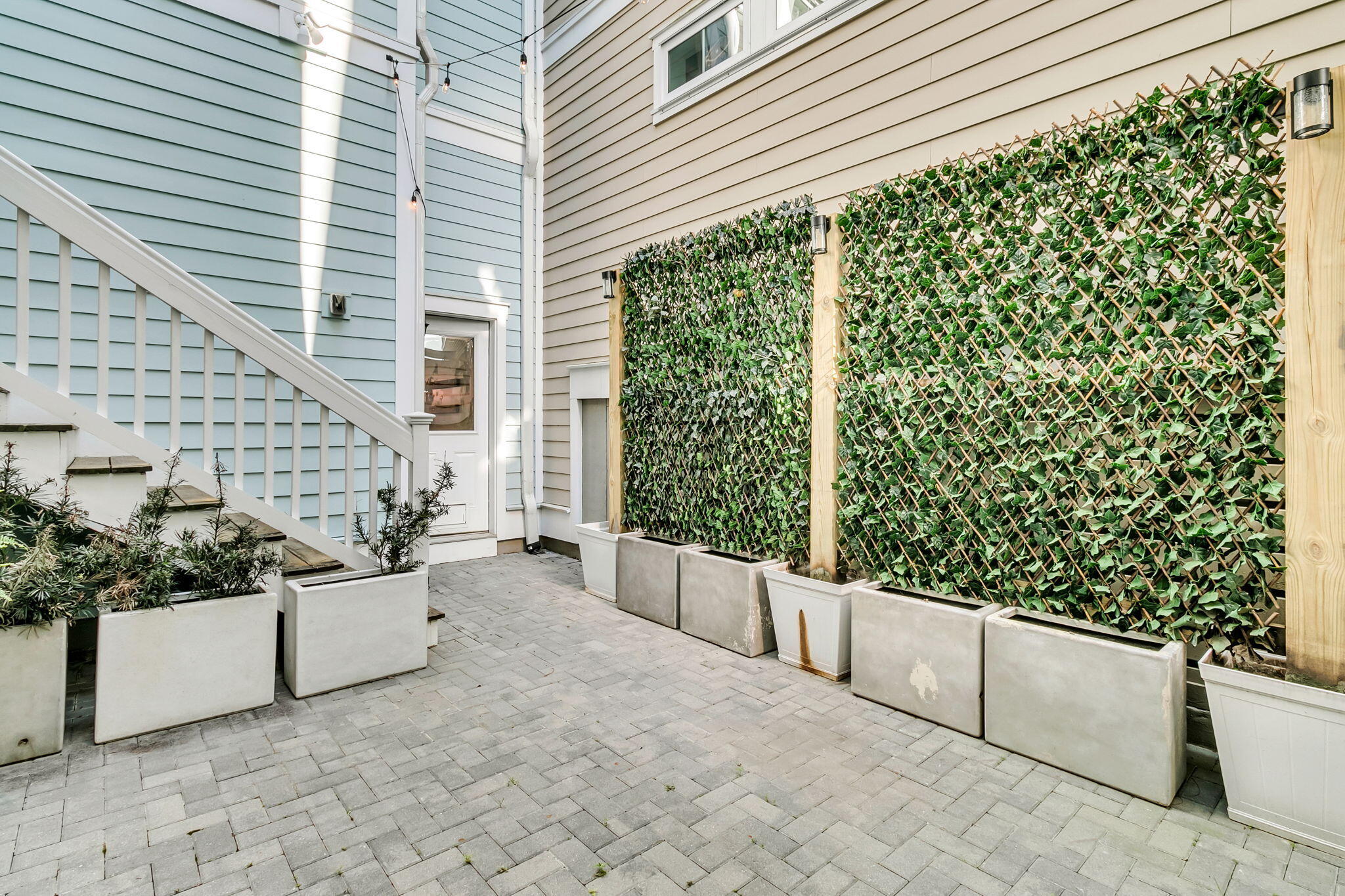 2552 Josiah Street Charleston, SC 29492 - Photo 36 of 42 Courtyard