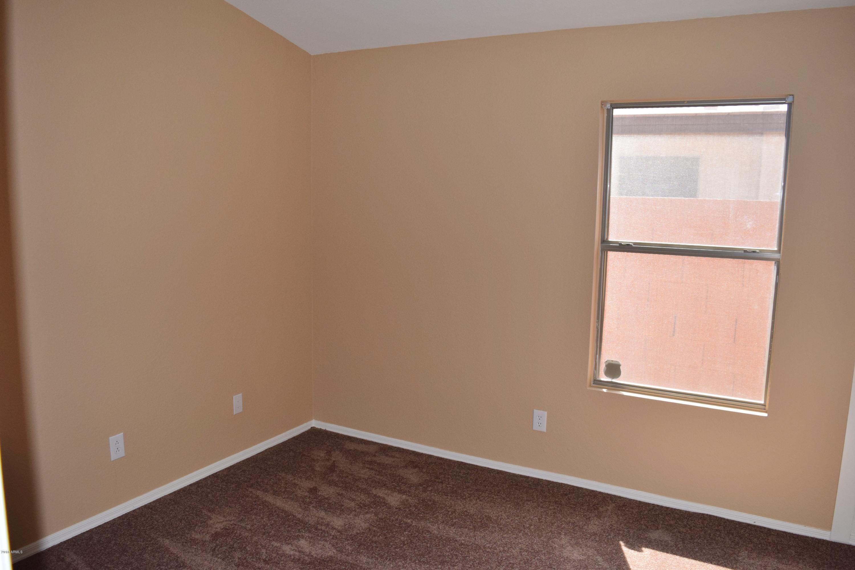 4703 East Weaver Road Phoenix, AZ 85050 - Photo 17 of 26 086