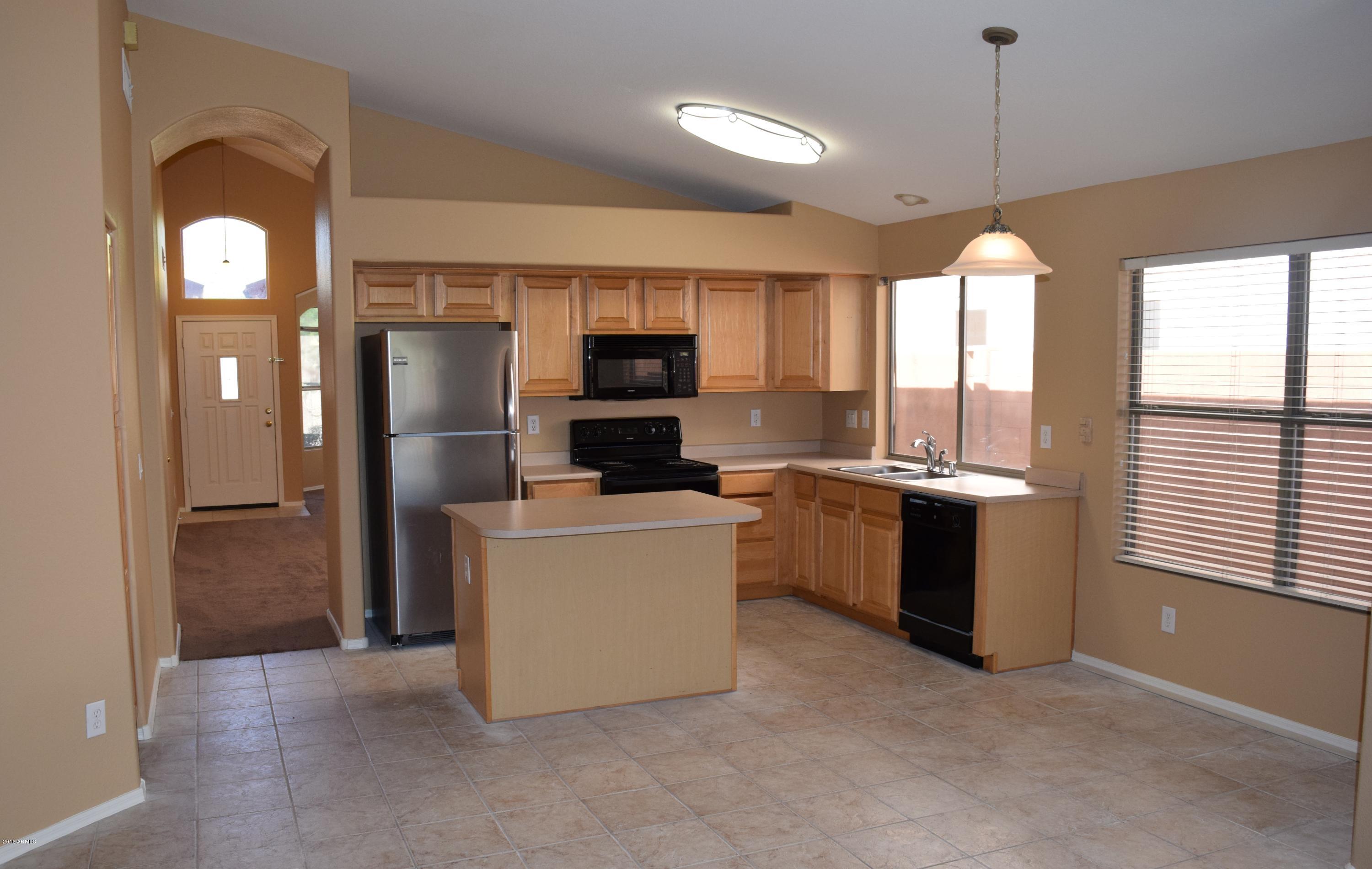 4703 East Weaver Road Phoenix, AZ 85050 - Photo 2 of 26 063