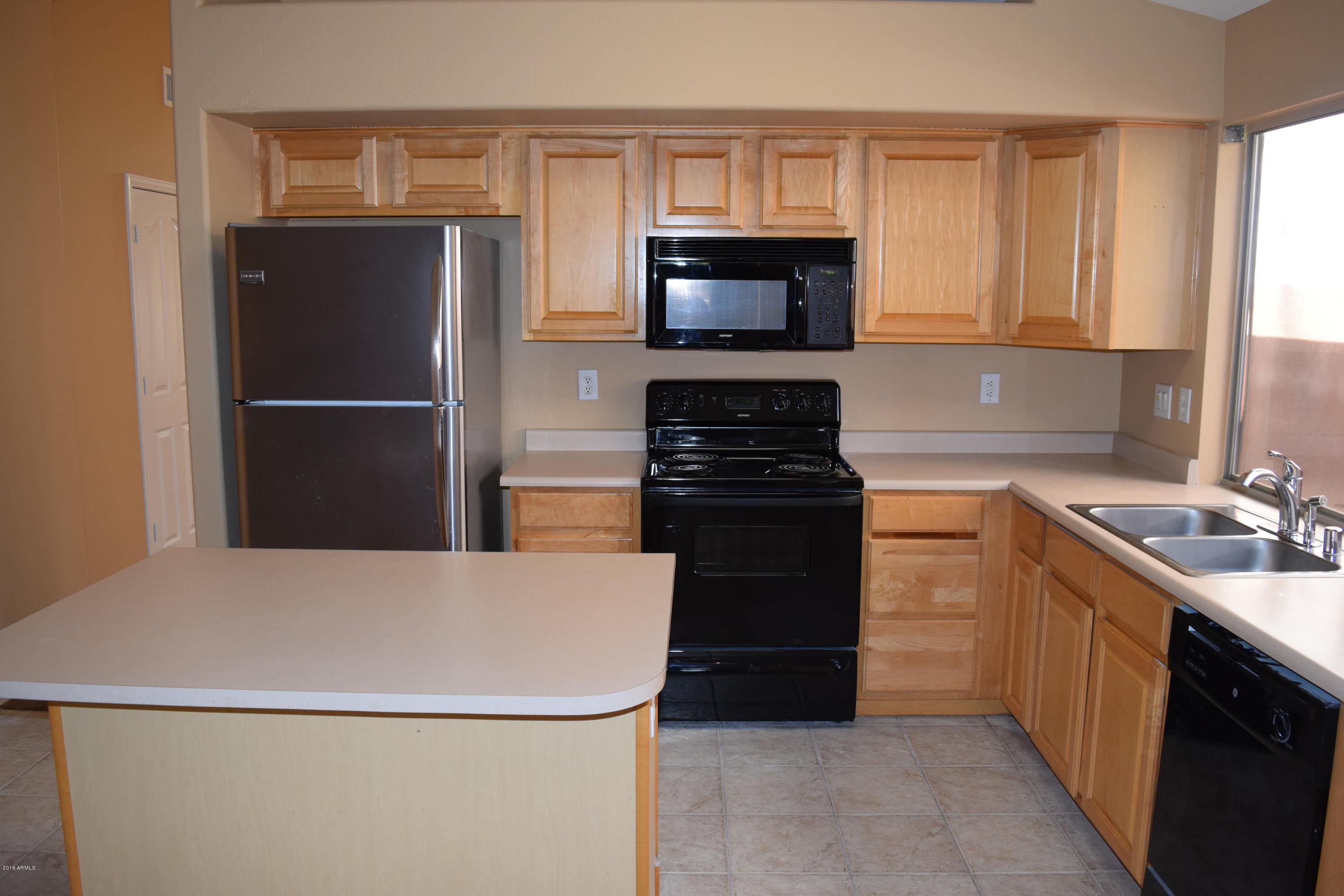 4703 East Weaver Road Phoenix, AZ 85050 - Photo 4 of 26 066