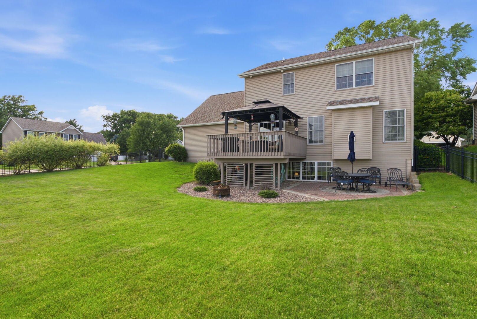 5679 Appleton Road Bettendorf, IA 52722 - Photo 36 of 40