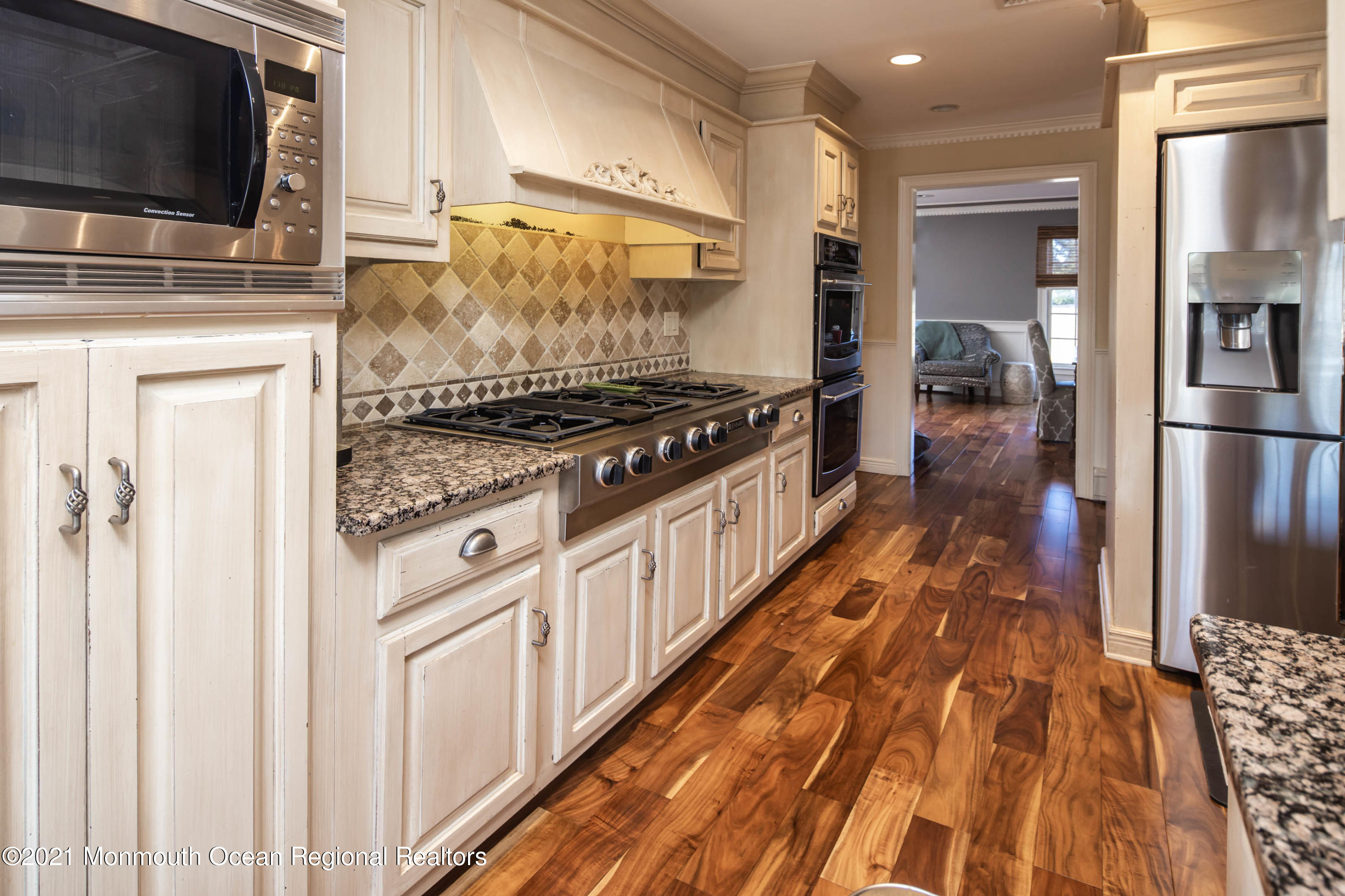 60 Hominy Hill Road Colts Neck, NJ 07722 - Photo 22 of 57 22_Kitchen-10