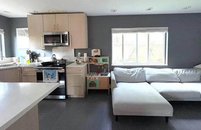 $3,325 | 13881 Northeast 2nd Court, Unit C6, North Miami, FL 33161