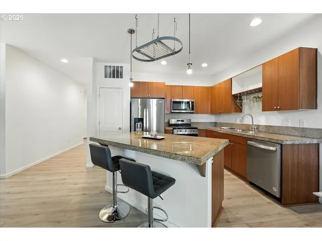 $455,000 | 7802 Southeast Sporri Lane, Unit 21, Milwaukie, OR 97267