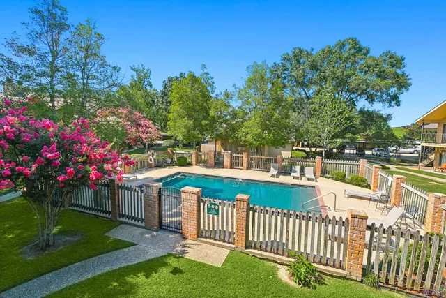 $1,325 | 11011 Cal Road, Unit 48, St. George, LA 70809