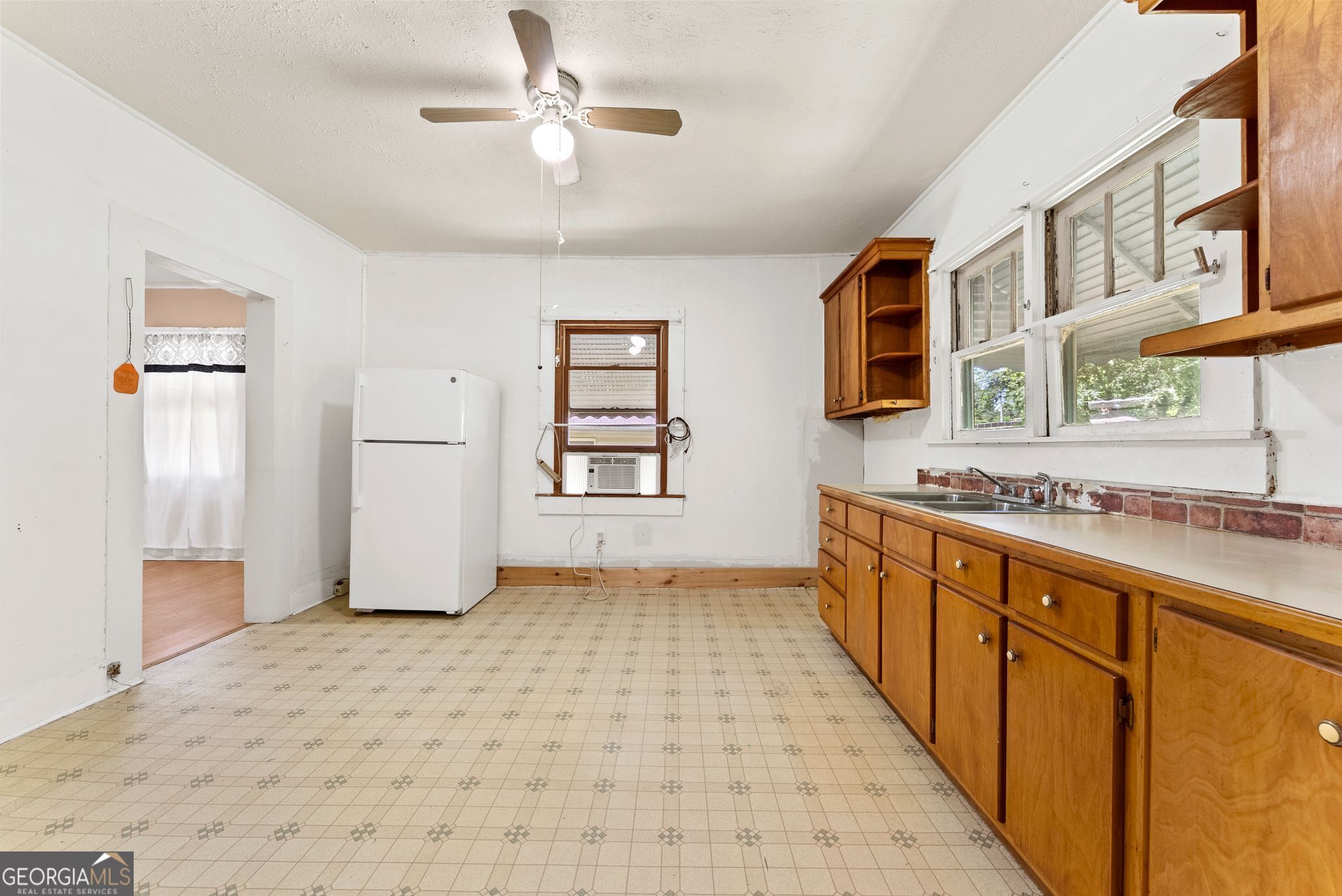 76 Park Street Commerce, GA 30529 - Photo 13 of 37