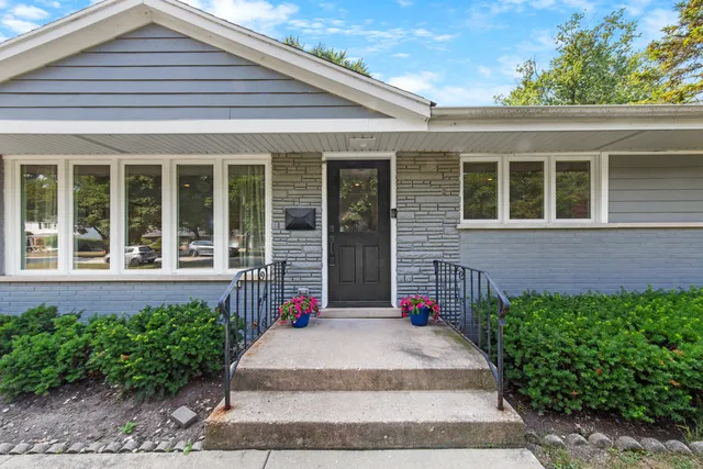 $849,000 | 240 Riverside Drive, Northfield, IL 60093