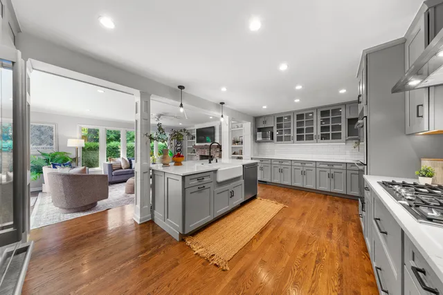 $849,000 | 240 Riverside Drive, Northfield, IL 60093