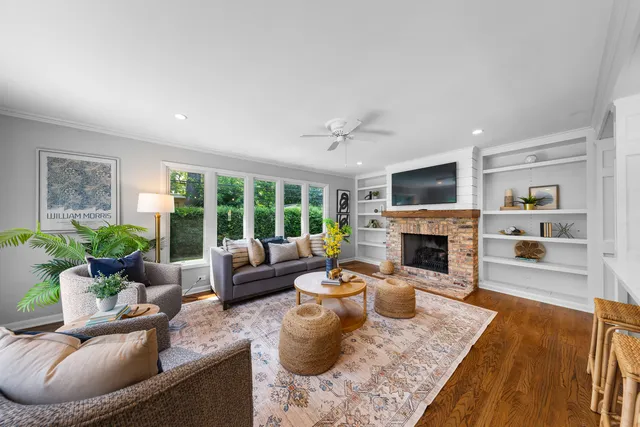 $849,000 | 240 Riverside Drive, Northfield, IL 60093