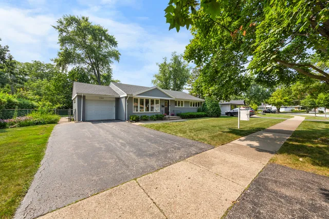 $849,000 | 240 Riverside Drive, Northfield, IL 60093