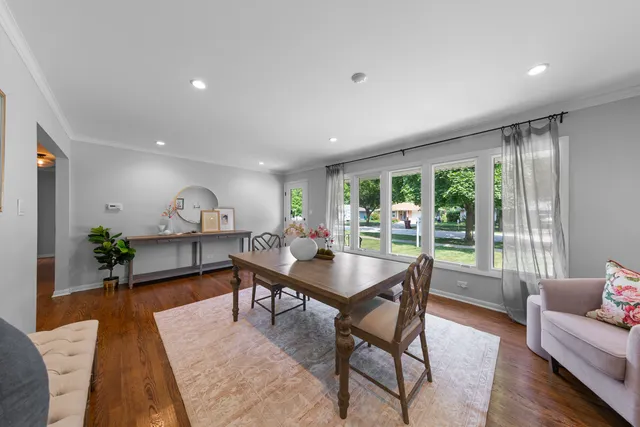 $849,000 | 240 Riverside Drive, Northfield, IL 60093