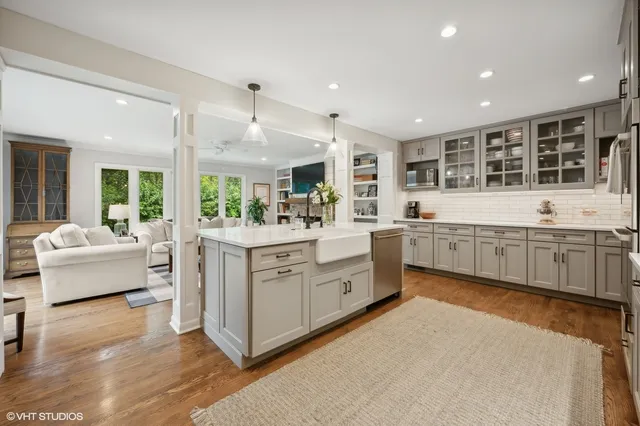 $849,000 | 240 Riverside Drive, Northfield, IL 60093