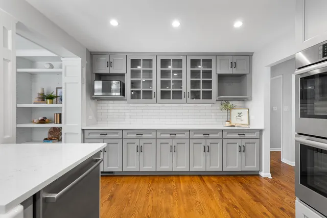 $849,000 | 240 Riverside Drive, Northfield, IL 60093