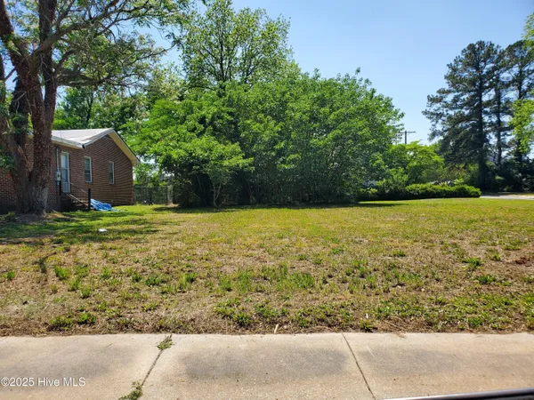 $6,500 | 227 West Martin Luther King Junior Drive, Washington, NC 27889