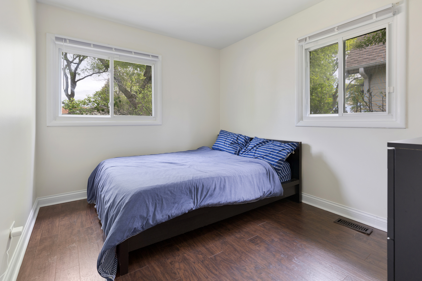 1850 Pierce Road Hoffman Estates, IL 60169 - Photo 16 of 25 a bedroom with a bed and a window