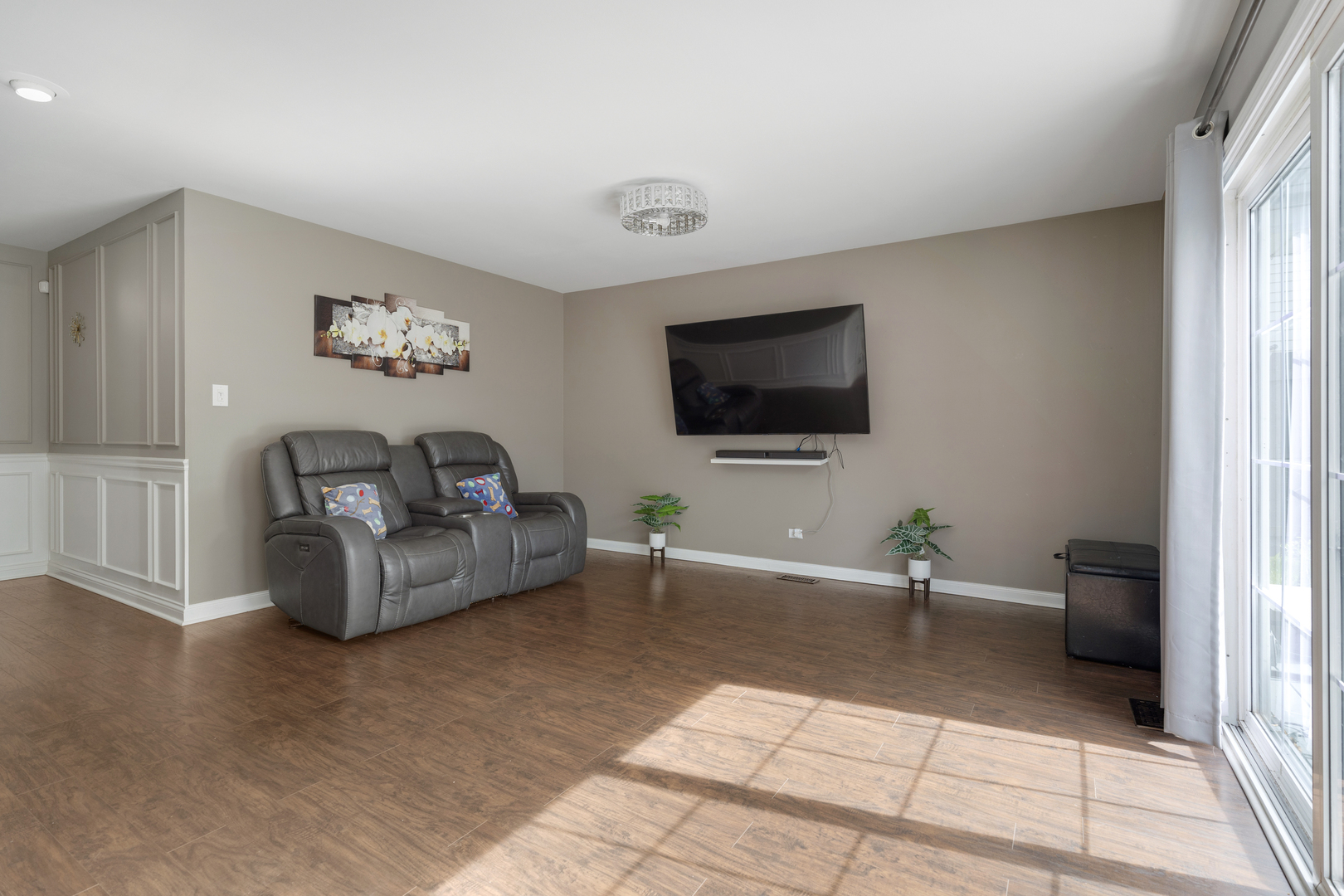 1850 Pierce Road Hoffman Estates, IL 60169 - Photo 4 of 25 a living room with furniture and a flat screen tv