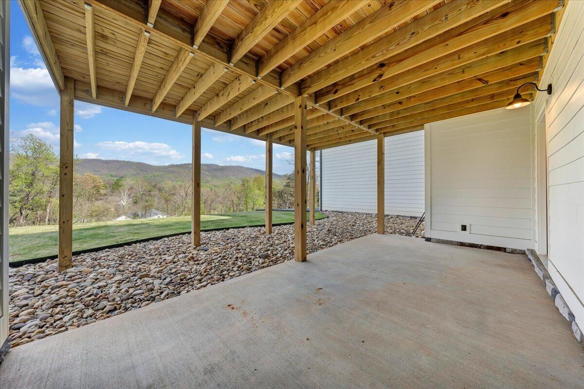 198 Thornblade Way Blue Ridge, VA 24064 - Photo 52 of 78 Patio