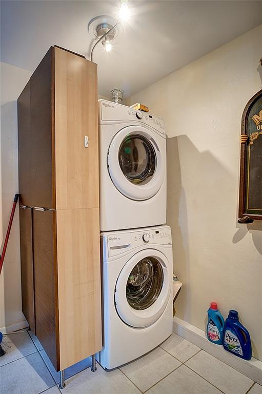 3860 Northeast 23rd Avenue Lighthouse Point, FL 33064 - Photo 15 of 33 a utility room with dryer and washer