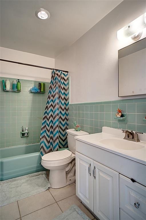 3860 Northeast 23rd Avenue Lighthouse Point, FL 33064 - Photo 22 of 33 a bathroom with a sink a toilet and shower