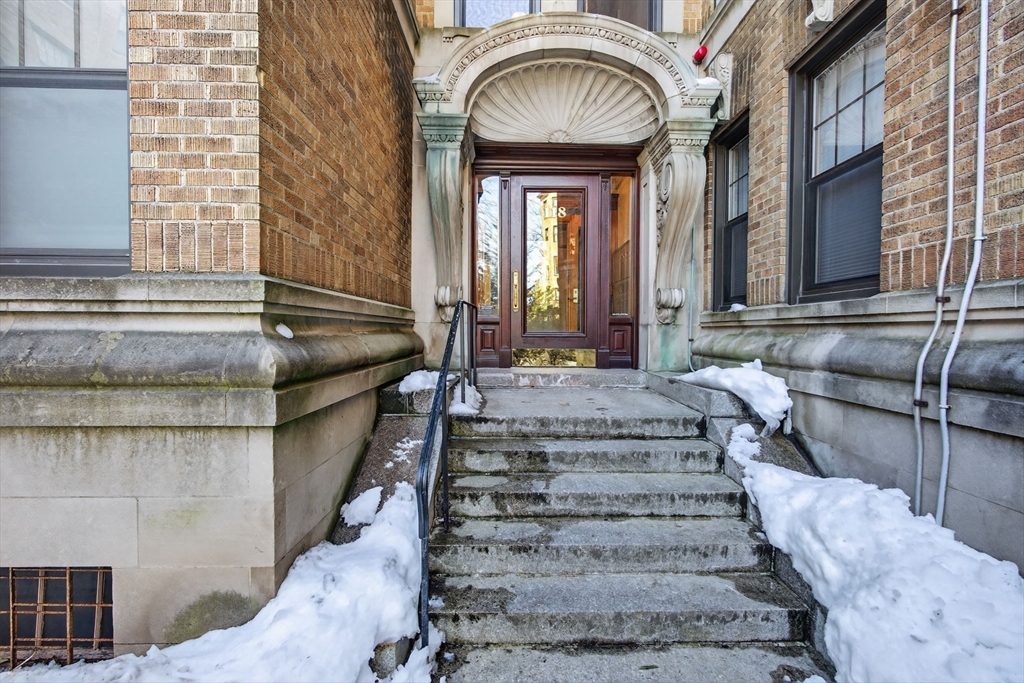 118 Riverway, Unit 29 Boston, MA 02215 - Photo 2 of 31