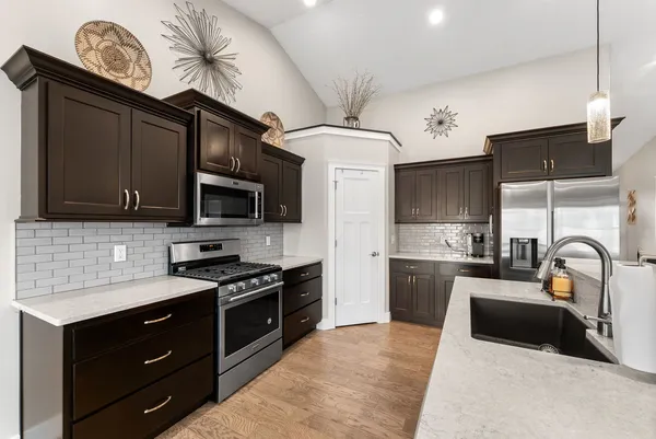$469,000 | 1425 Parkview Lane, Davenport, IA 52807