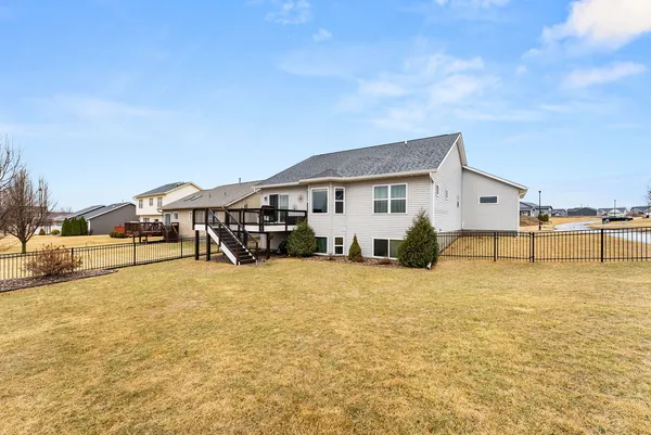 $469,000 | 1425 Parkview Lane, Davenport, IA 52807