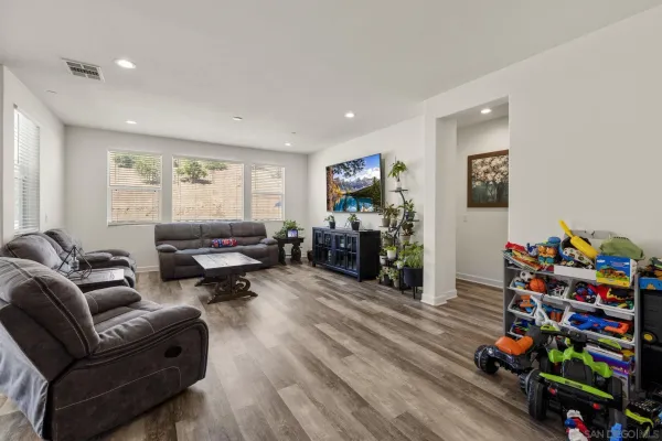 $1,085,000 | 3029 VÃa De Todos Santos, Fallbrook, CA 92028