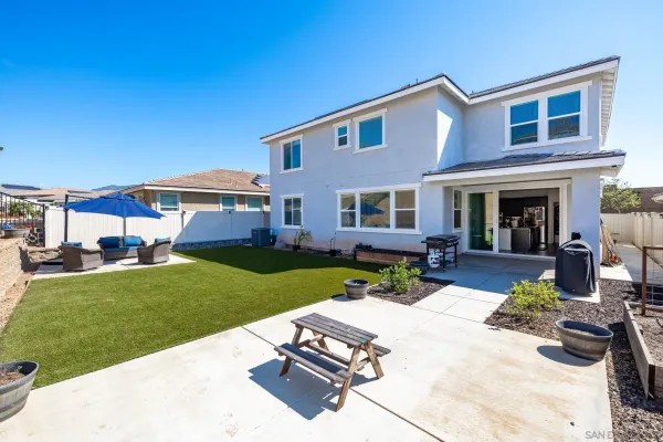 $1,085,000 | 3029 VÃa De Todos Santos, Fallbrook, CA 92028