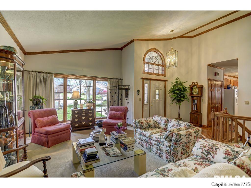 2116 Timbercrest Court Springfield, IL 62702 - Photo 5 of 35