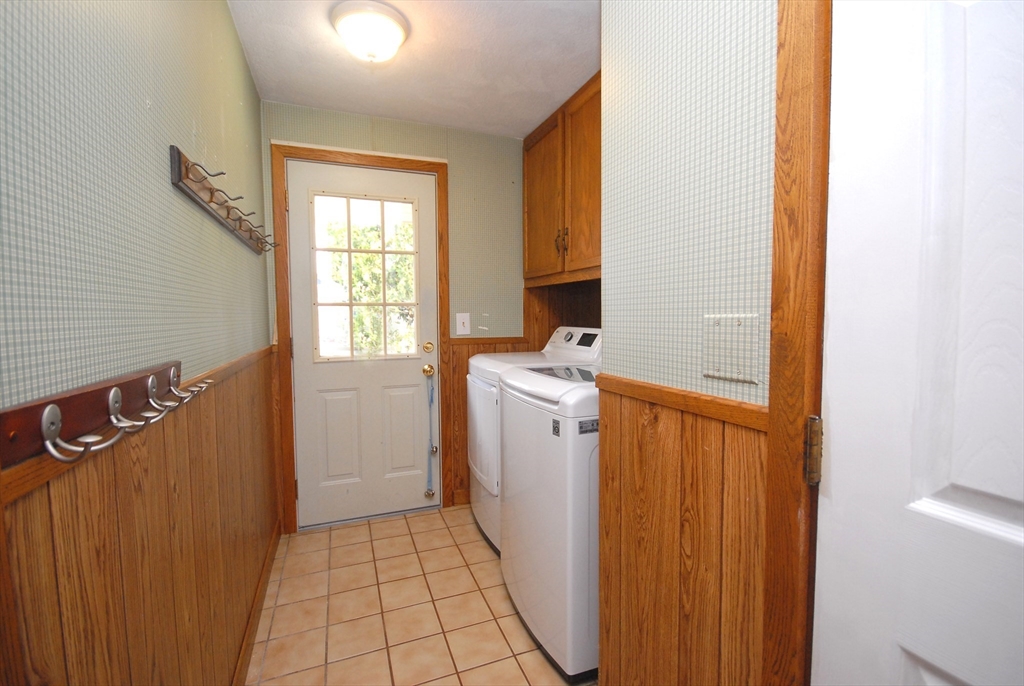 9 Rice Road Maynard, MA 01754 - Photo 16 of 37