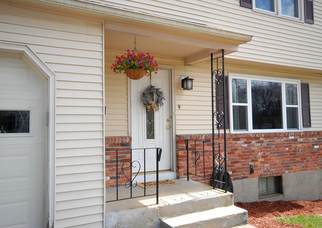 9 Rice Road Maynard, MA 01754 - Photo 3 of 37