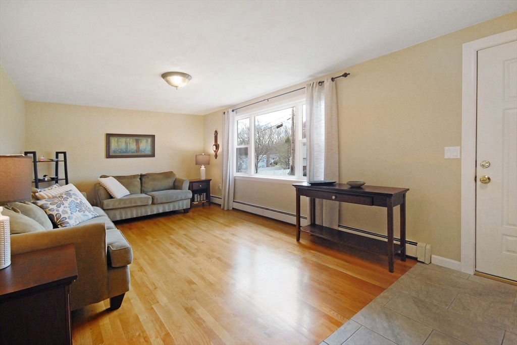 9 Rice Road Maynard, MA 01754 - Photo 5 of 37