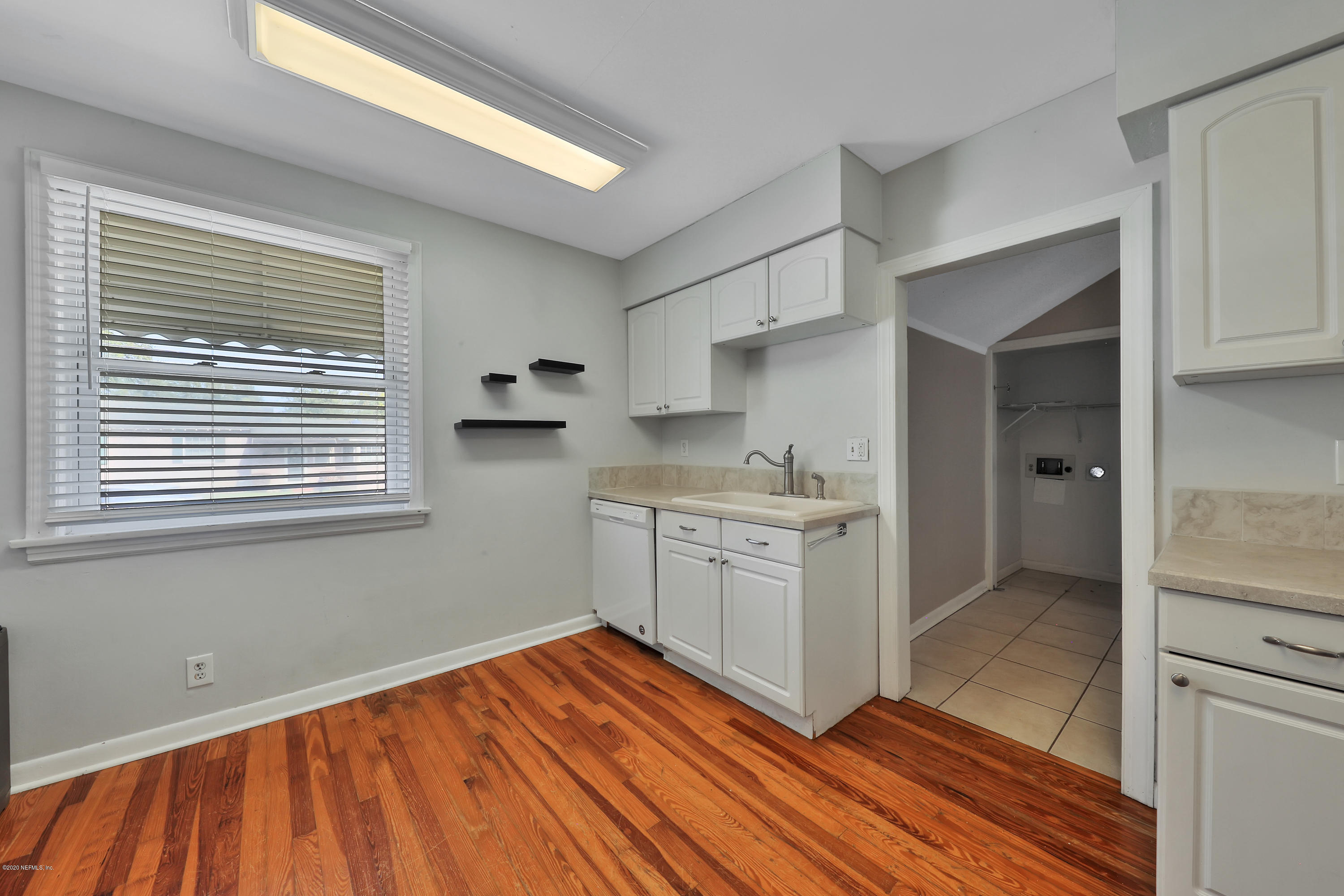 2424 Ridgewood Road Jacksonville, FL 32207 - Photo 11 of 33 1R4A6412