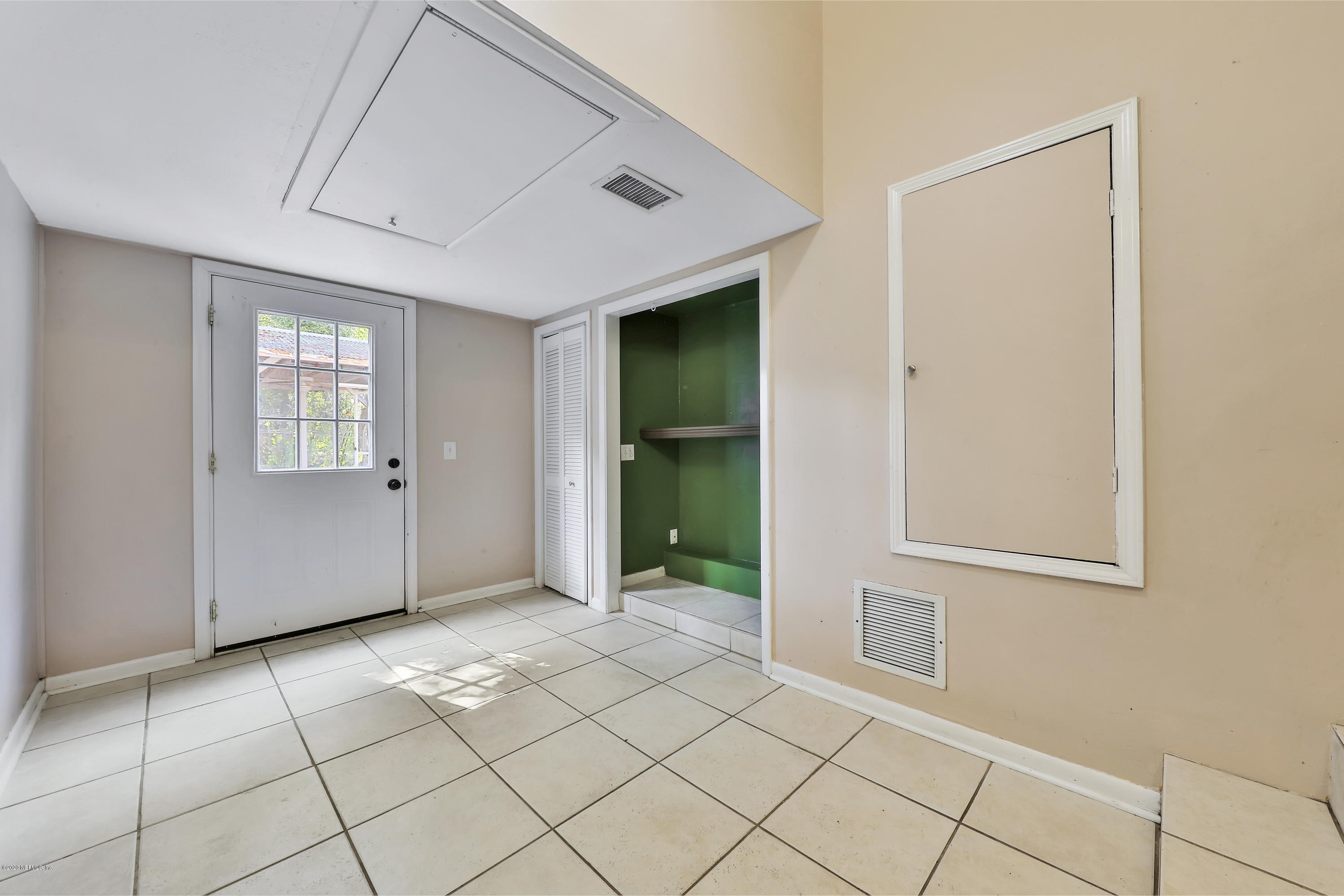 2424 Ridgewood Road Jacksonville, FL 32207 - Photo 14 of 33 1R4A6419
