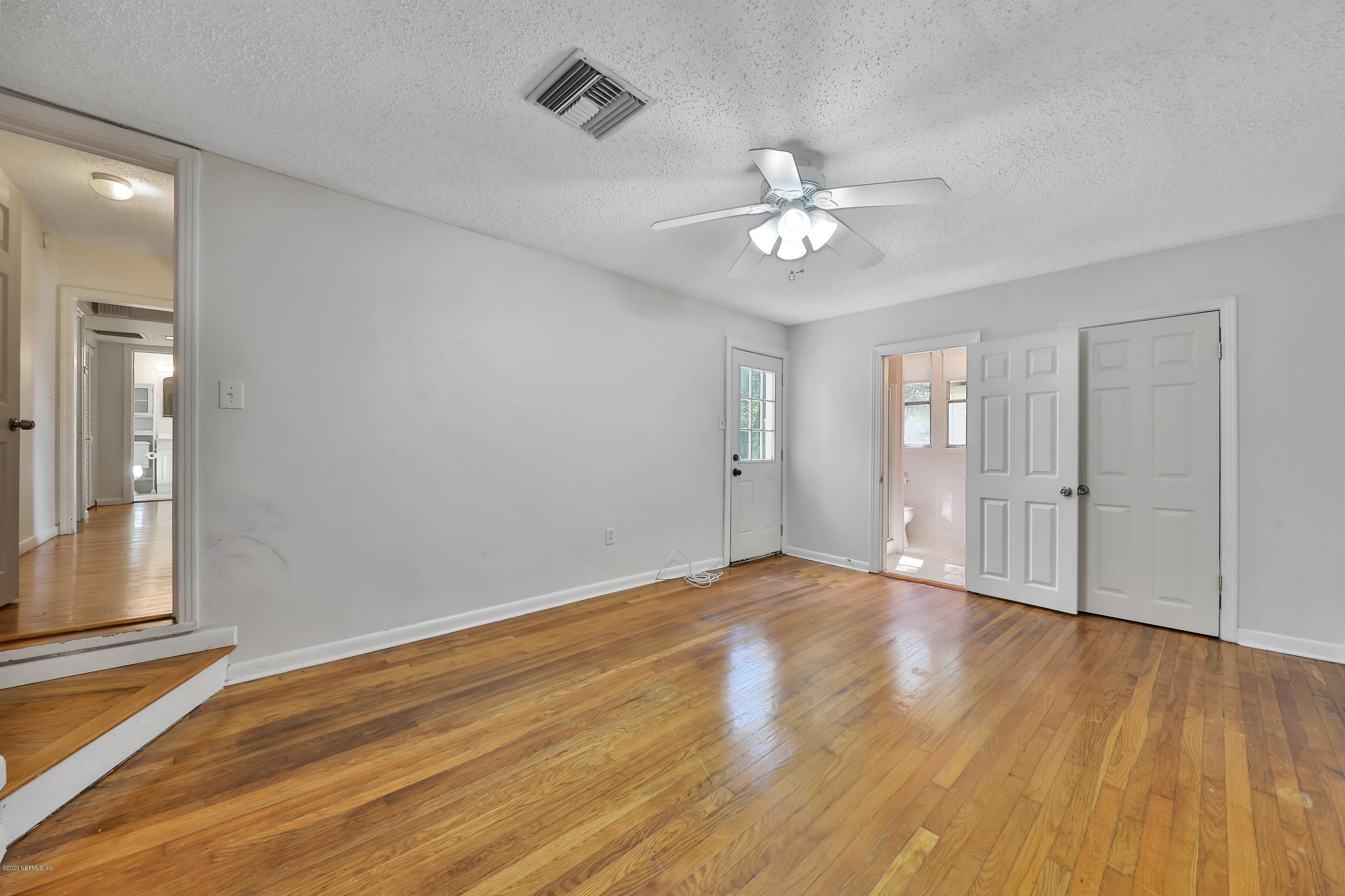 2424 Ridgewood Road Jacksonville, FL 32207 - Photo 17 of 33 1R4A6431
