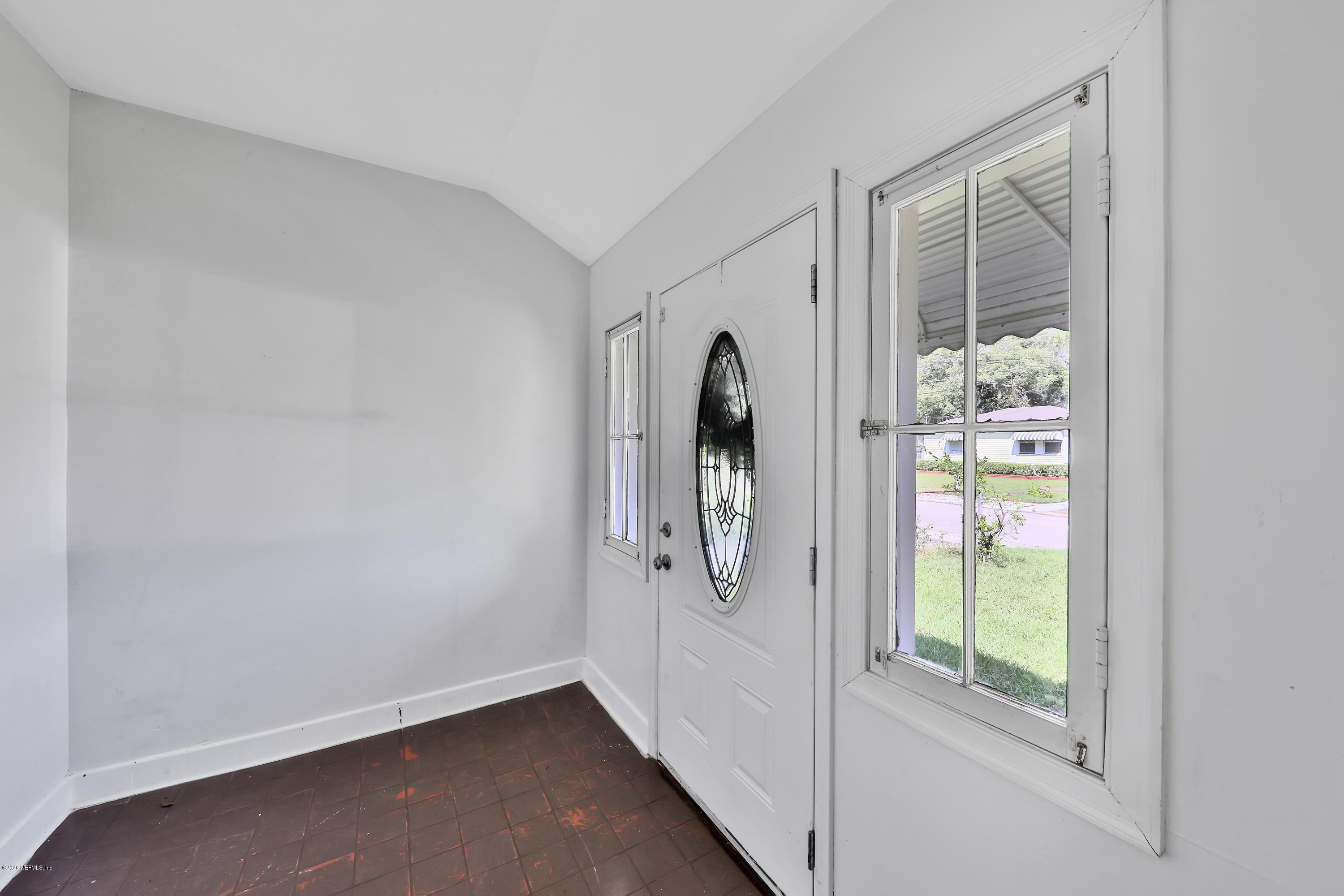 2424 Ridgewood Road Jacksonville, FL 32207 - Photo 5 of 33 1R4A6401