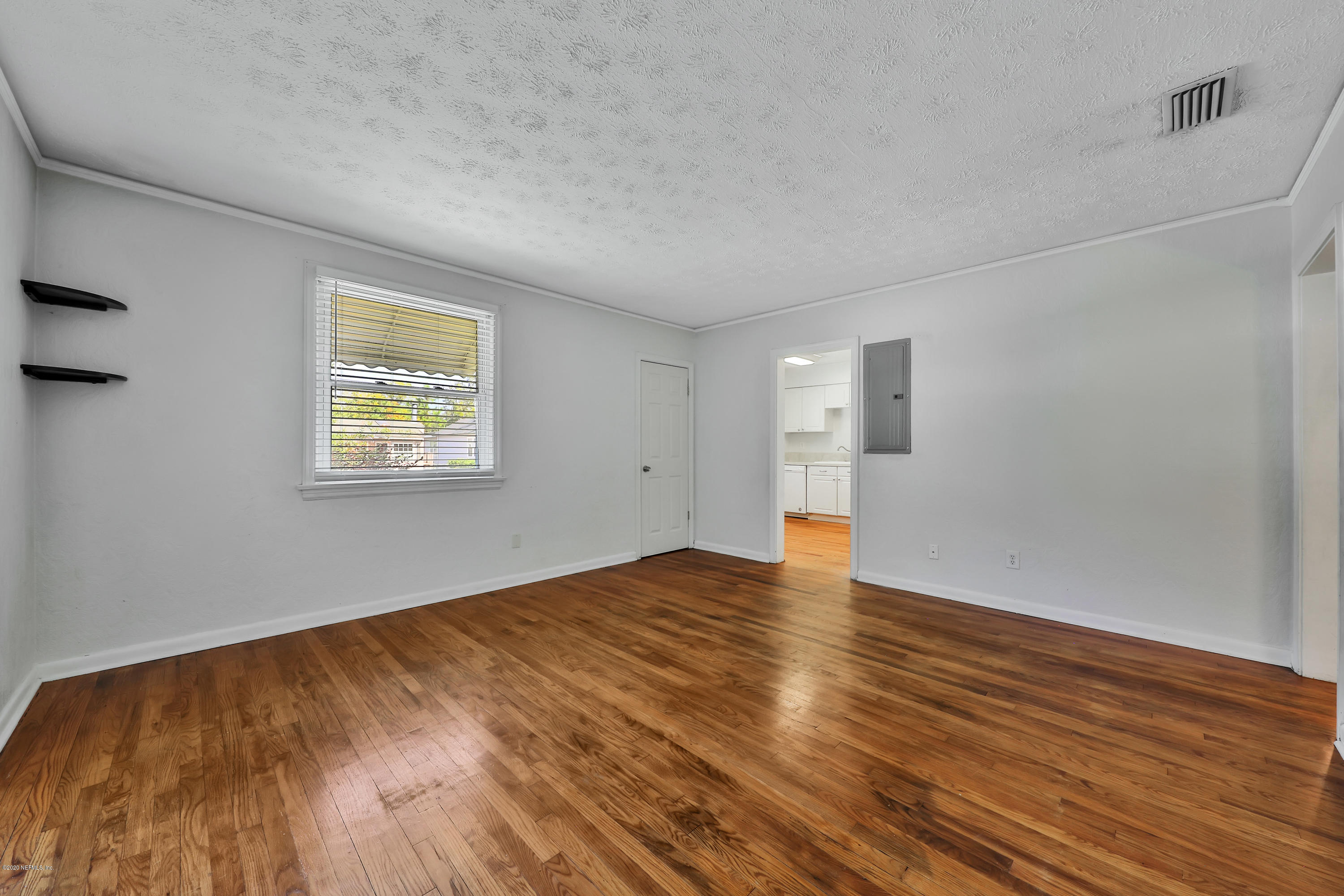 2424 Ridgewood Road Jacksonville, FL 32207 - Photo 8 of 33 1R4A6406
