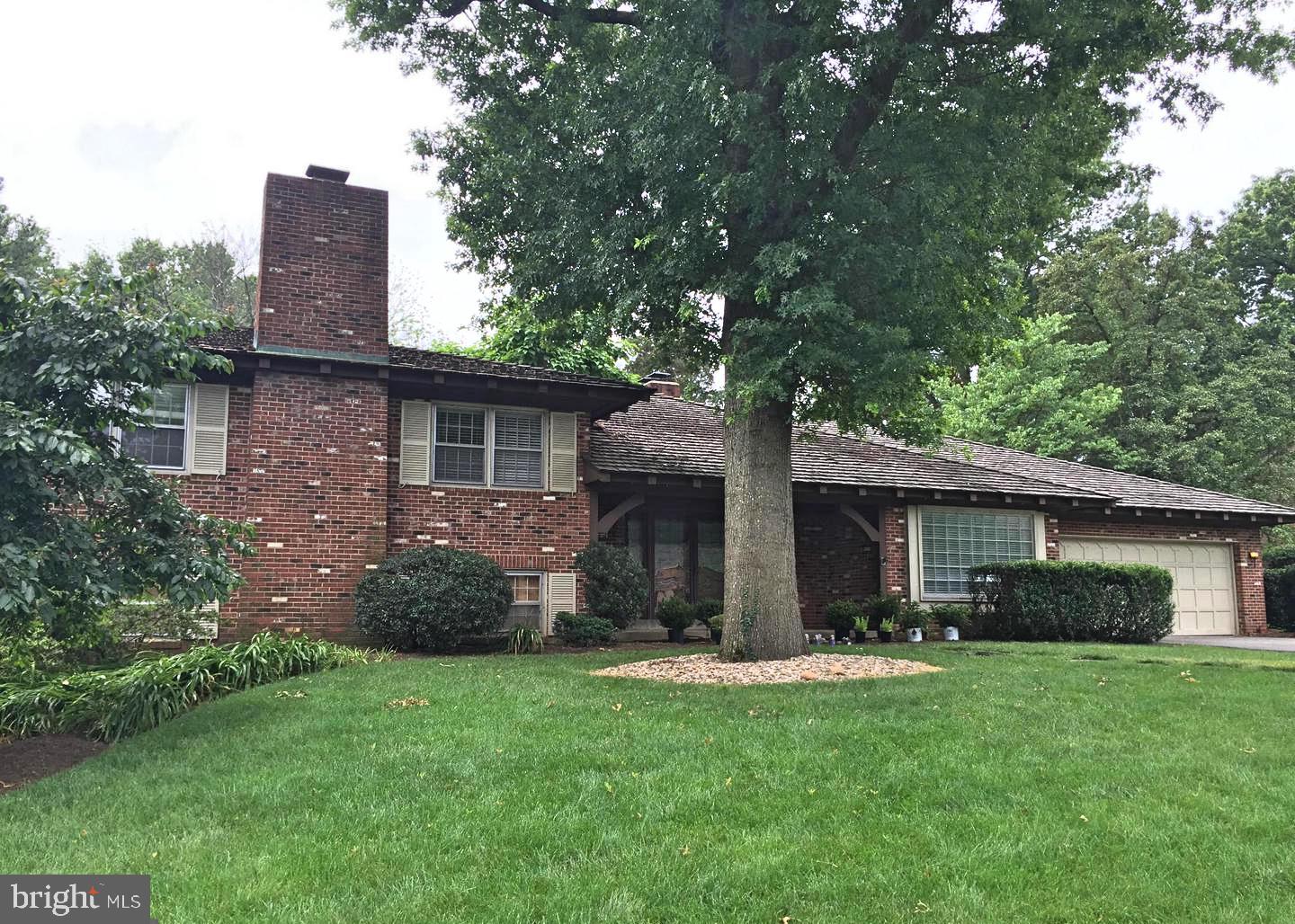 6313 Stoneham Lane McLean, VA 22101 - Photo 1 of 19 Beautiful Evermay split level with large rooms